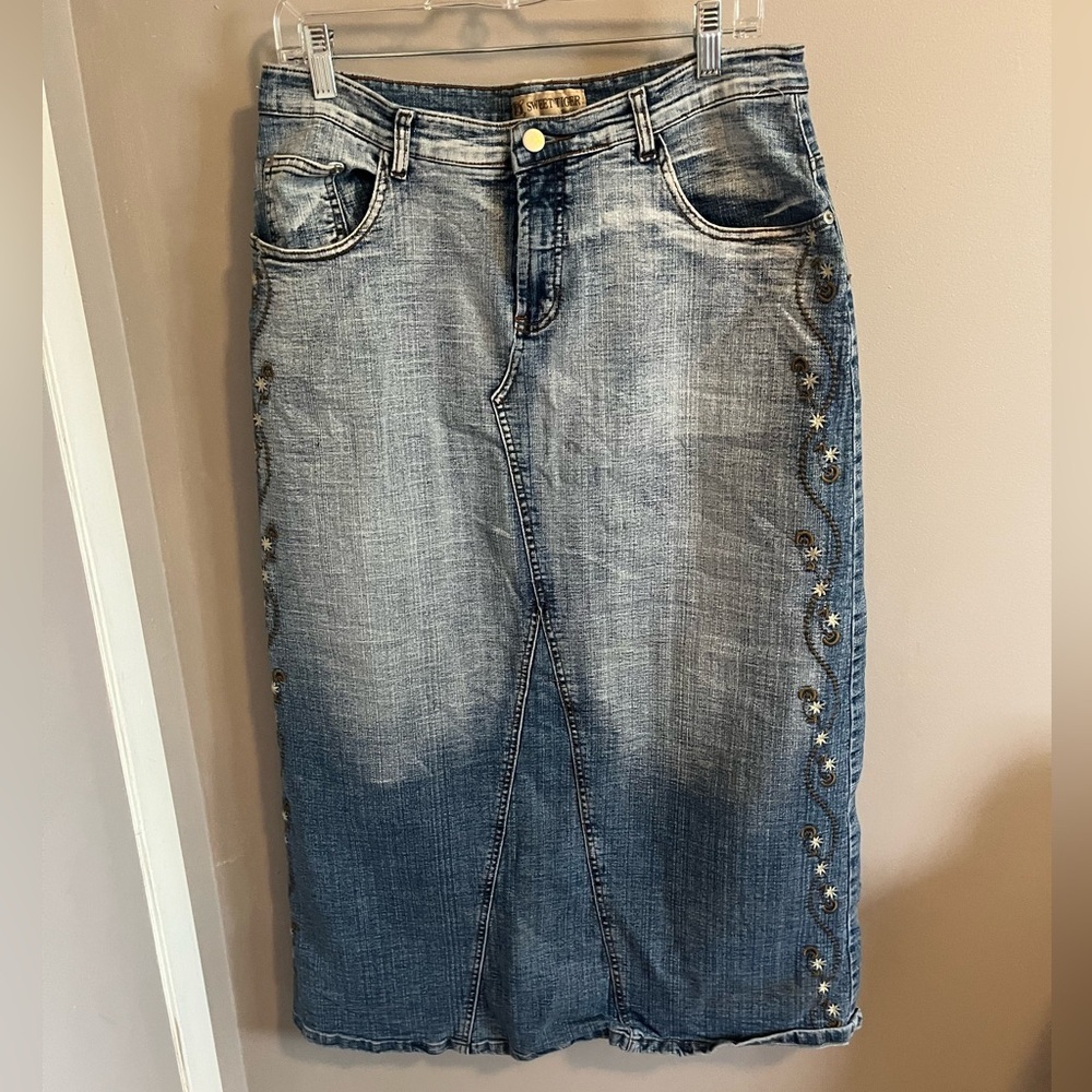 Vintage western denim skirt embroidered size 32 festival country cowgirl